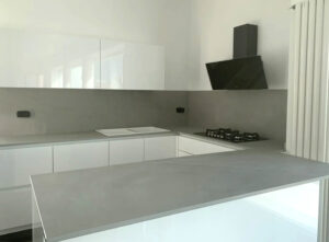 dekton_kovik_superficie_ultracompacta_de_altas_prestaciones_gris_cocina-1.jpg