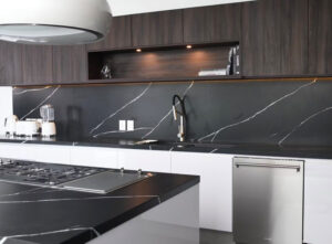 silestone_eternal_marquina_superficie_hibrida_de_minerales_y_materiales_reciclados_negro_cocina-1.jpg